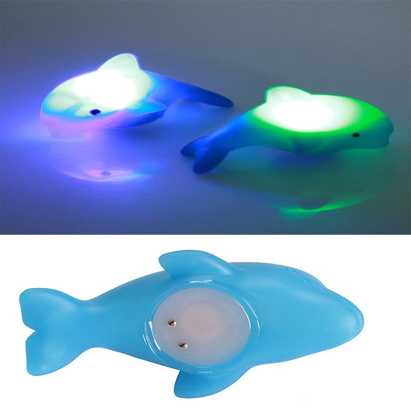 2Pcs/Lot Cute Dolphin Shape Children Swiming Water Toys Baby Bath Toy Colorful LED Flashing Lamp Change For Children CX874455