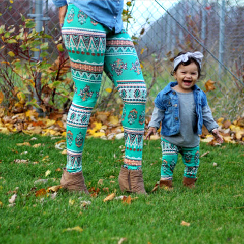 Christmas Family Matching Outfits Mother daughter pants 2017 EU poplar Lycra feet printed Leggings Mommy and me fashion WT5001