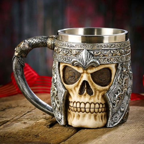 Free Shipping 1Piece Resin Skull Mug Tankard Striking Skull Warrior Tankard Viking Skull Beer Mug Gothic Helmet Drinkware Vessel