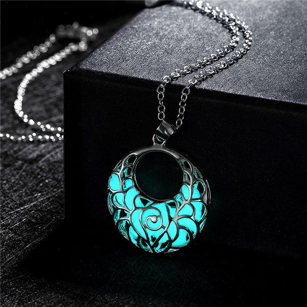 17KM 2016 New Statement Neclace Hollow Out Heart Pendant Glow In Dark Long Necklace For Women Water Drop Glowing Maxi Necklace