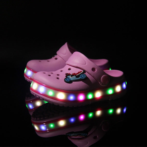 2017 Toddler summer style Brand children's sandals LED Lighted Flashing boys girls beach slippers kids shoes sandal