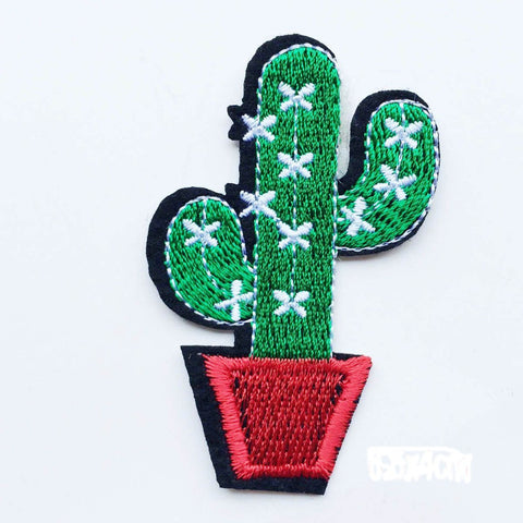 1Pcs Cactus Plant Patch for Clothing Iron on Embroidered Sew Applique Cute Patch Fabric Badge Garment DIY Apparel Accessories