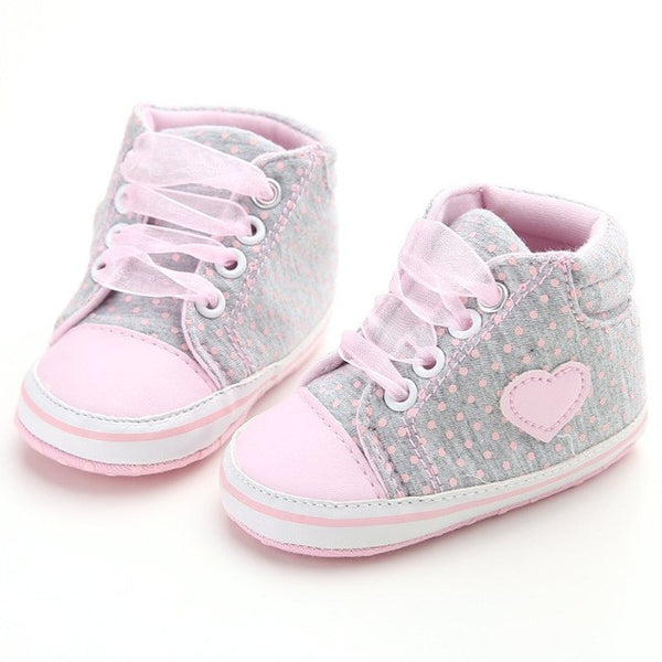 Lovely Baby Sneakers Love Heart Design Newborn Baby Crib Shoes Girls Toddler Laces Soft Sole Shoes