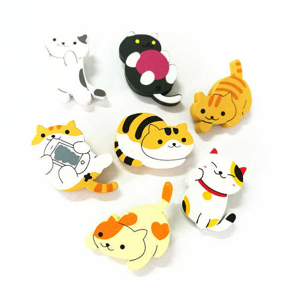 Timlee X135 Cartoon Cute Fortune Cat Kitty Wood Brooch Pins Safety Pins Jeans Bag Decoration Brooches Gift Wholesale