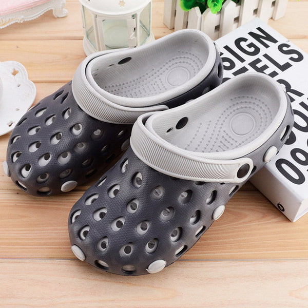 2017 New authentic Warrior hole slippers couple sandals mules and clogs garden shoes for  women breathable beach shoes