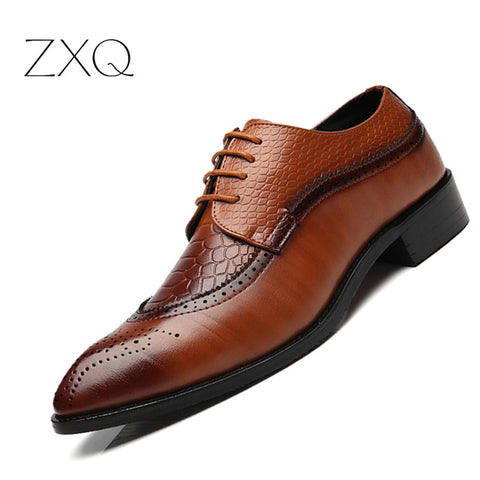 ZXQ New Arrival British Style Men Classic Business Formal Shoes Pointed Toe Retro Bullock Design Men Oxford Dress Shoes